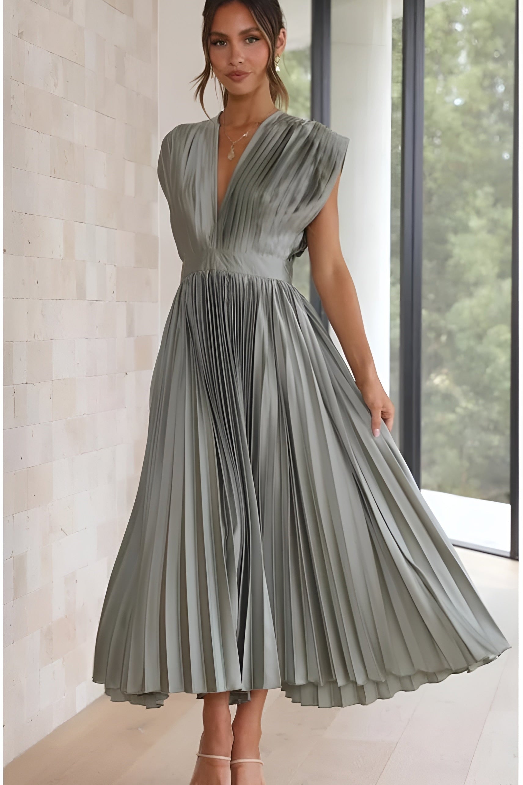 Selina | Vestido sem mangas com pregas e fecho éclair