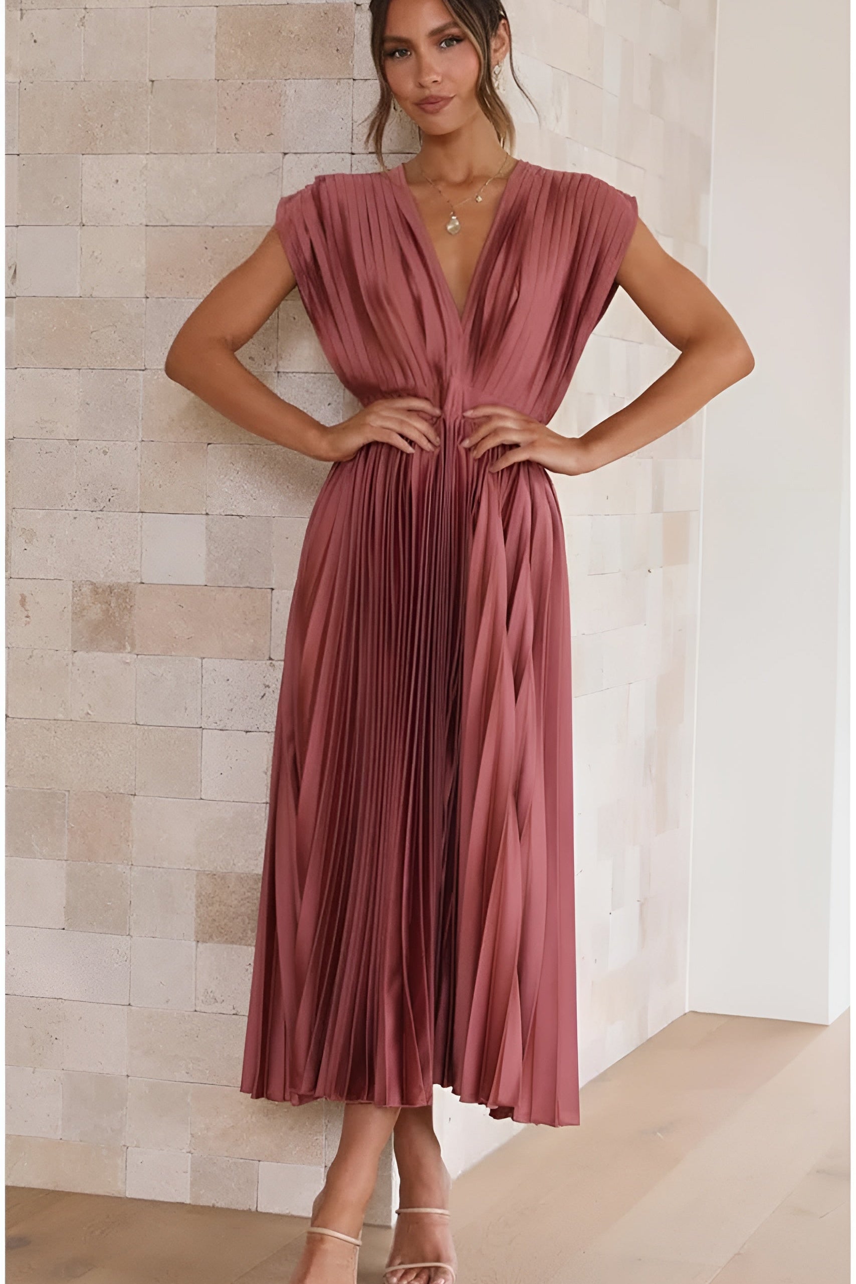 Selina | Vestido sem mangas com pregas e fecho éclair