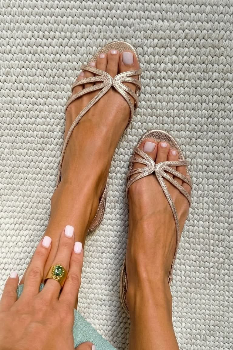 Maréa | Sandálias Douradas para um Verão Elegante