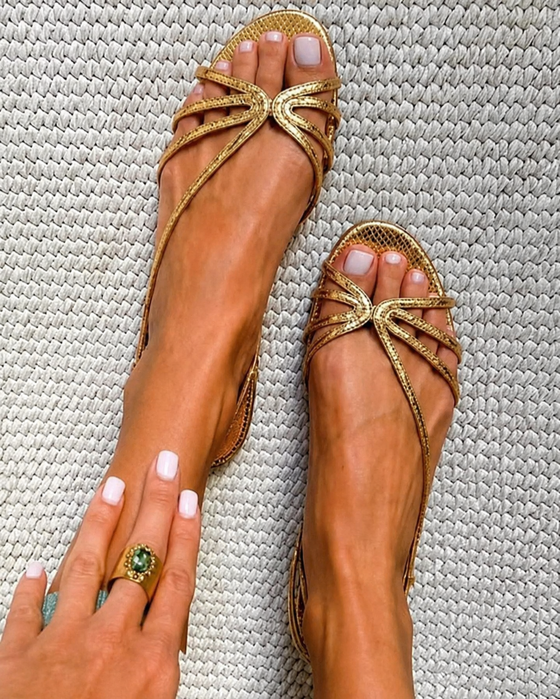 Maréa | Sandálias Douradas para um Verão Elegante