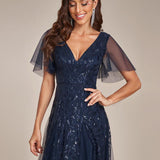 Manuela | Vestido de noite longo, romântico e cintilante com decote em V e tiras