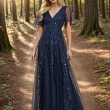 Manuela | Vestido de noite longo, romântico e cintilante com decote em V e tiras