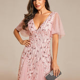 Manuela | Vestido de noite longo, romântico e cintilante com decote em V e tiras