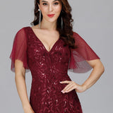 Manuela | Vestido de noite longo, romântico e cintilante com decote em V e tiras