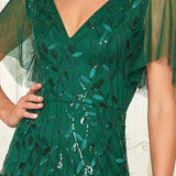 Manuela | Vestido de noite longo, romântico e cintilante com decote em V e tiras