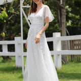 Manuela | Vestido de noite longo, romântico e cintilante com decote em V e tiras