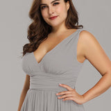 Diana | Vestido de festa plissado sem mangas com decote em V
