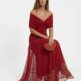 Carmen | Vestido Longo com Decote em V can be rewritten as Vestido Longo com Decote em V Elegante.