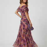 Carmen | Vestido Longo com Decote em V can be rewritten as Vestido Longo com Decote em V Elegante.