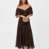 Carmen | Vestido Longo com Decote em V can be rewritten as Vestido Longo com Decote em V Elegante.