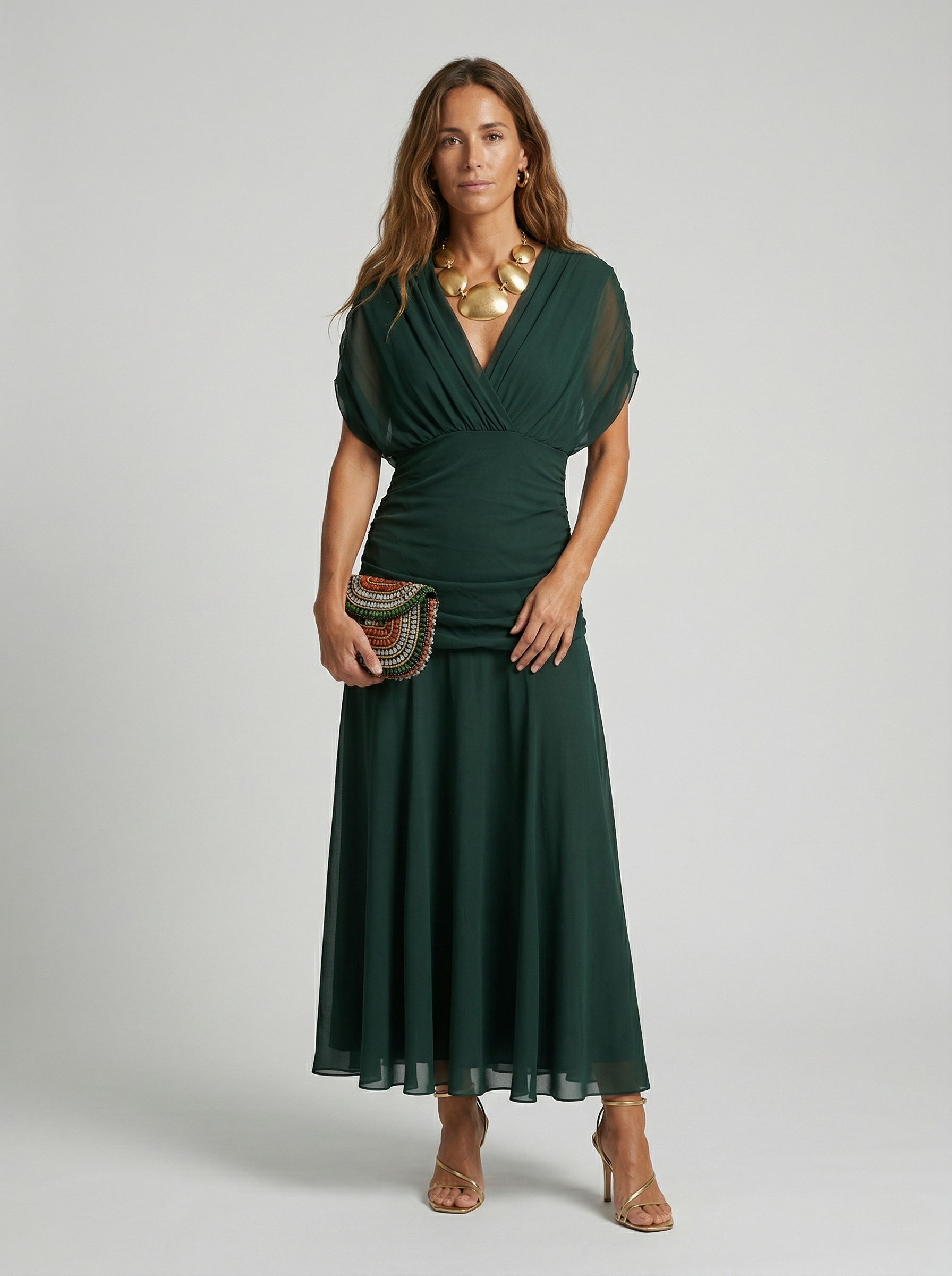 Carmen | Vestido Longo com Decote em V can be rewritten as Vestido Longo com Decote em V Elegante.